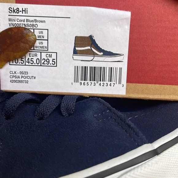 Vans Men’s Sk8-Hi
Mini Cord Blue/Brown
VN0007NS0BO
Sneakers
CORDUROY - Picture 9 of 16